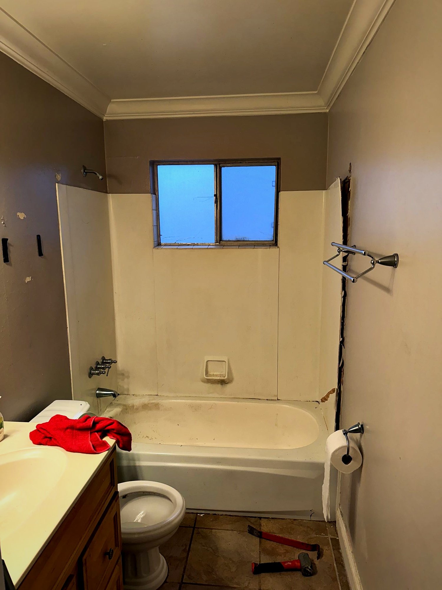 Second bathroom before renovation